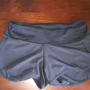 LuluLemon Speed up short size 4